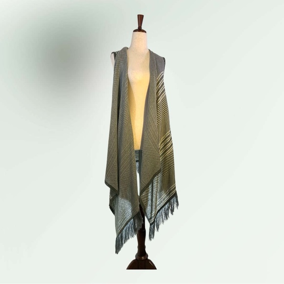 Grey Chevron Fringed Knitted Duster, OS NWOT! - Picture 7 of 9